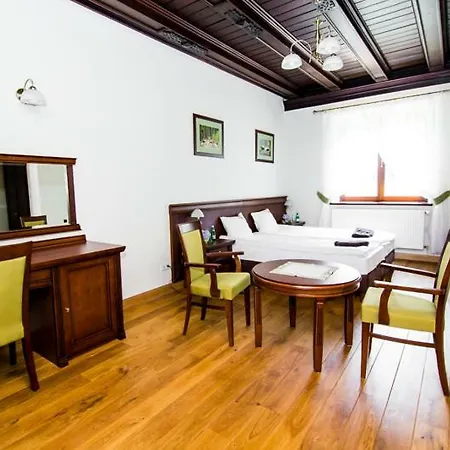 Palac W Porazynie Herberg *