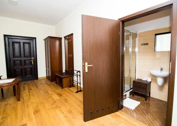 Palac W Porazynie Мини-отель Опаленица