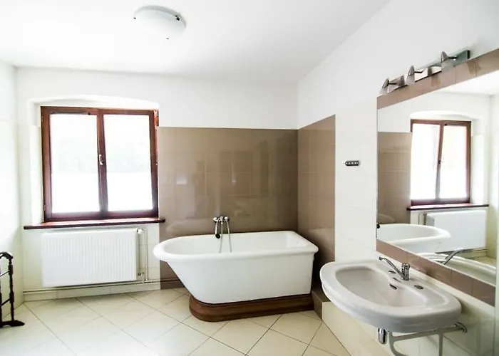 Palac W Porazynie * Опаленица